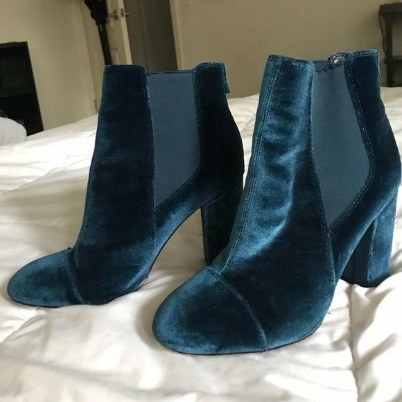 ✨ Suede Heeled Booties - Picture 4 of 6